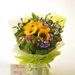 「向陽而生」客製花束 — 5 枝向日葵、桔梗與石竹：畢業花束及平價花店訂花首選