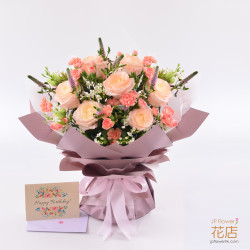 Flowerg花店設計的 18 朵玫瑰、康乃馨與美女櫻混合花束，多色可選，適合週年紀念與生日。